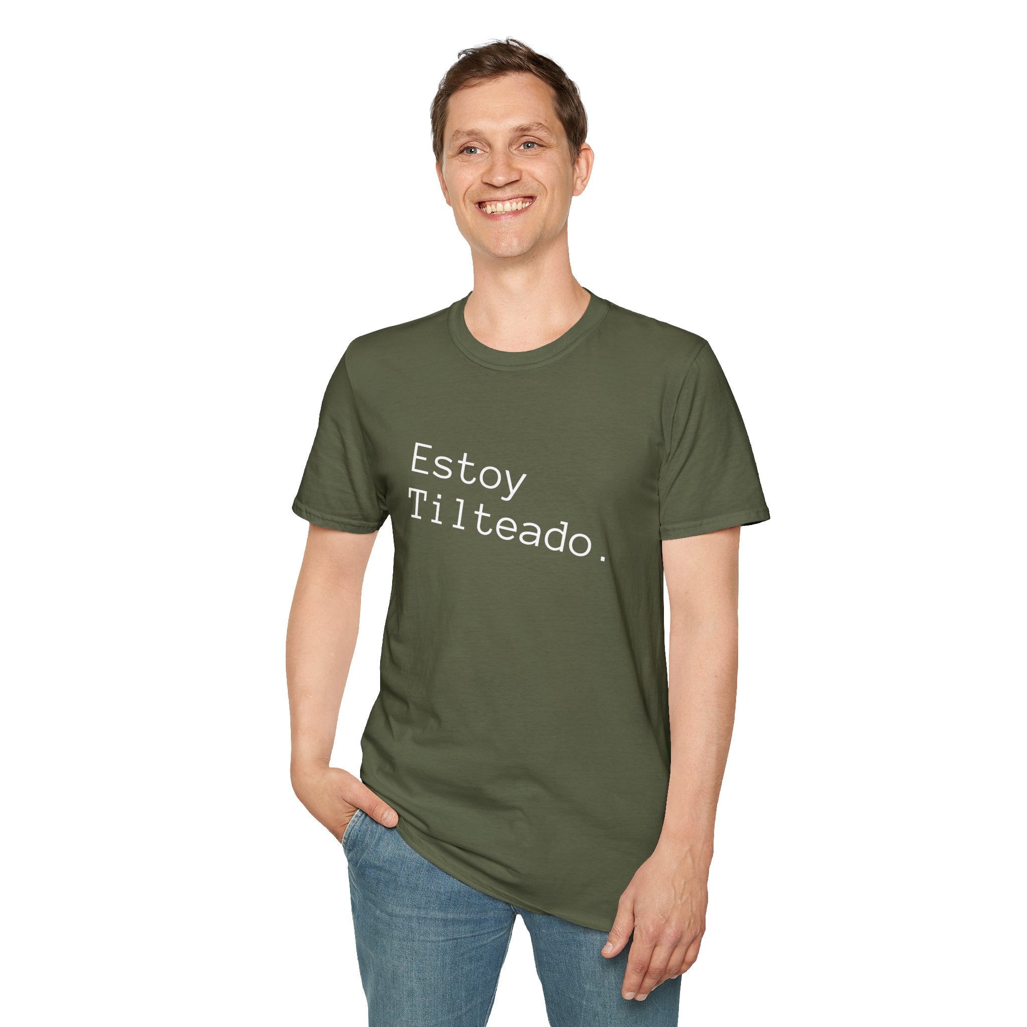 ¡SPANISH! Estoy Tilteado. Unisex Softstyle T-Shirt