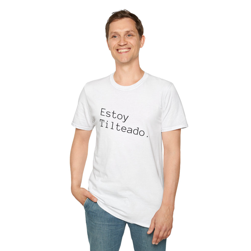 ¡SPANISH! Estoy Tilteado. Unisex Softstyle T-Shirt