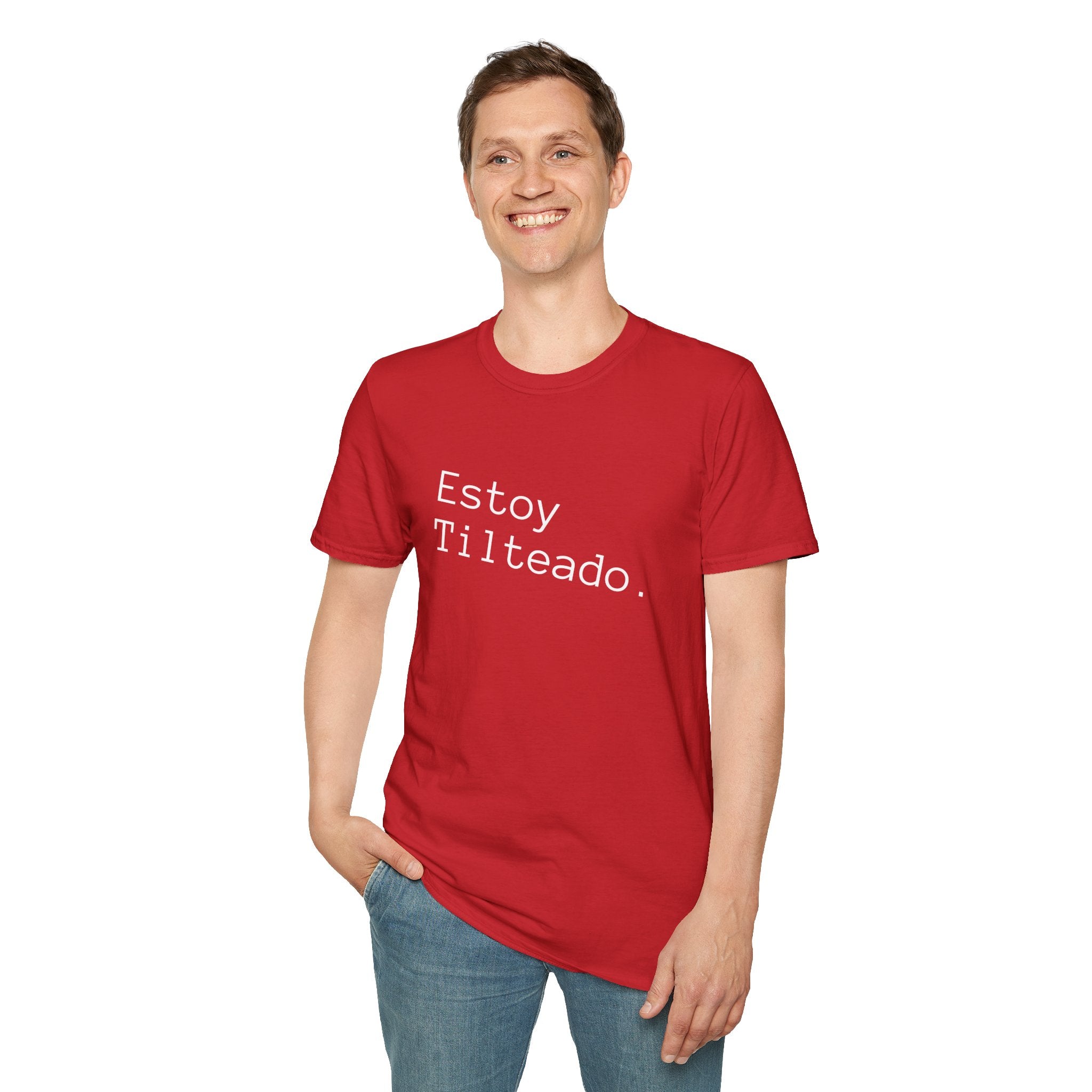 ¡SPANISH! Estoy Tilteado. Unisex Softstyle T-Shirt